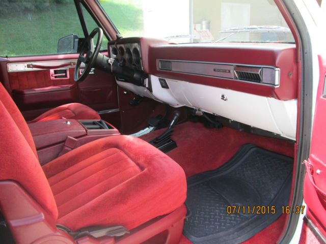 1990 White Chevrolet Blazer SUV