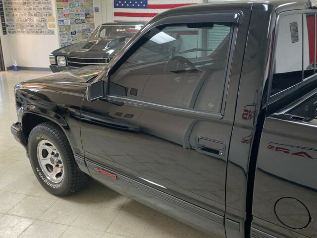1990 Black Chevrolet C/K Pickup 1500 Standard Cab Pickup