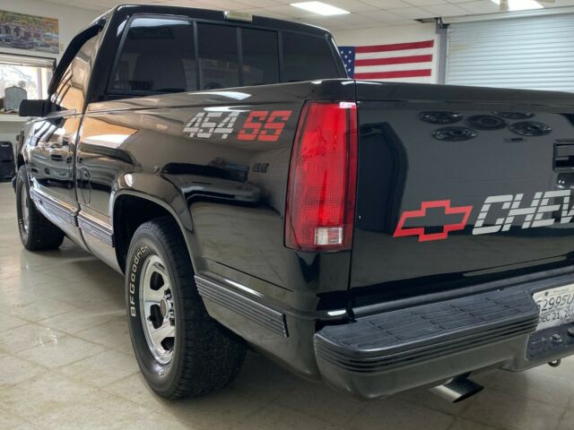 1990 Black Chevrolet C/K Pickup 1500 Standard Cab Pickup