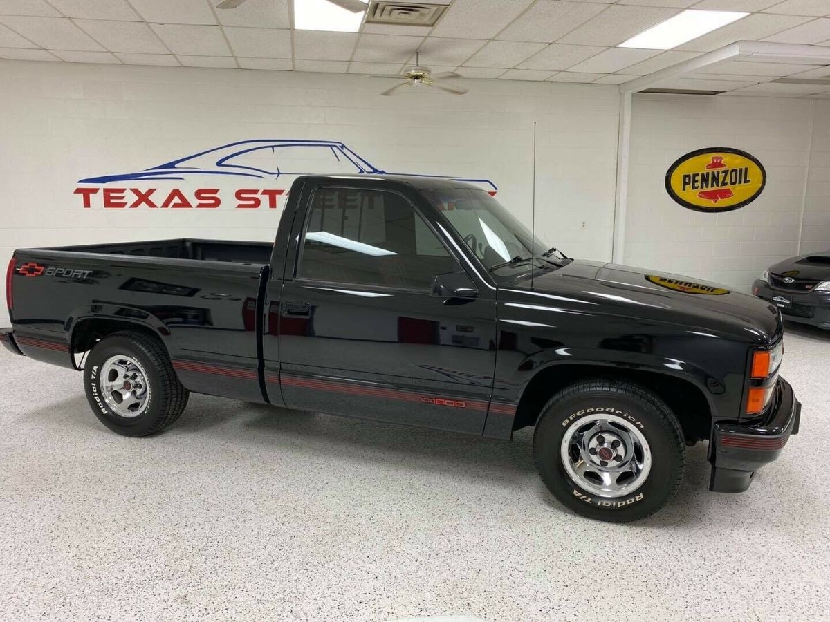 1990 Black Chevrolet Silverado 1500 Standard Cab Pickup