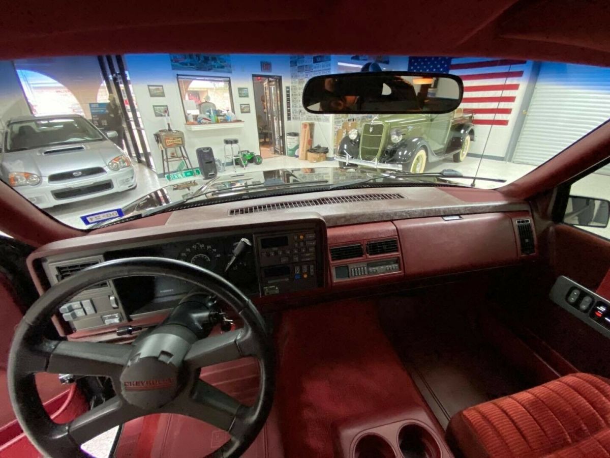 1990 Black Chevrolet Silverado 1500 Standard Cab Pickup