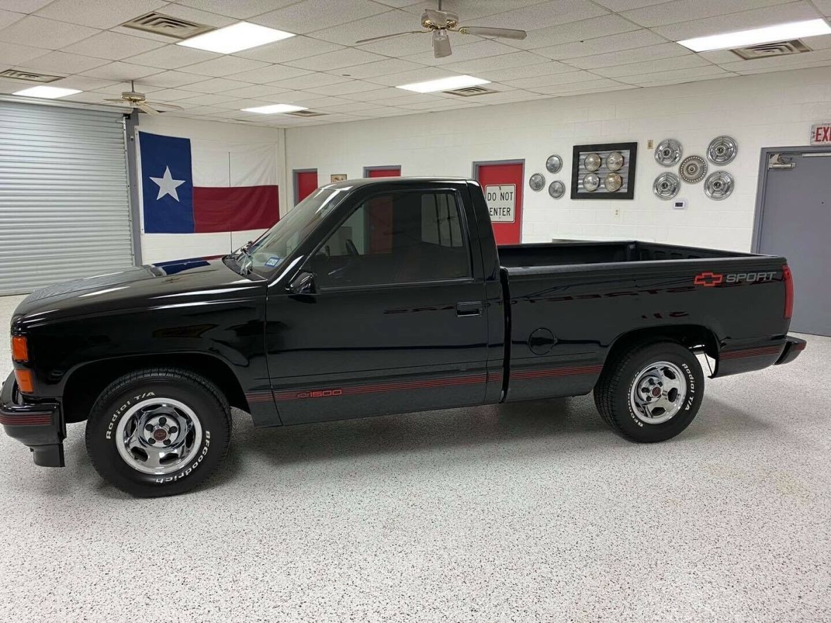1990 Black Chevrolet Silverado 1500 Standard Cab Pickup