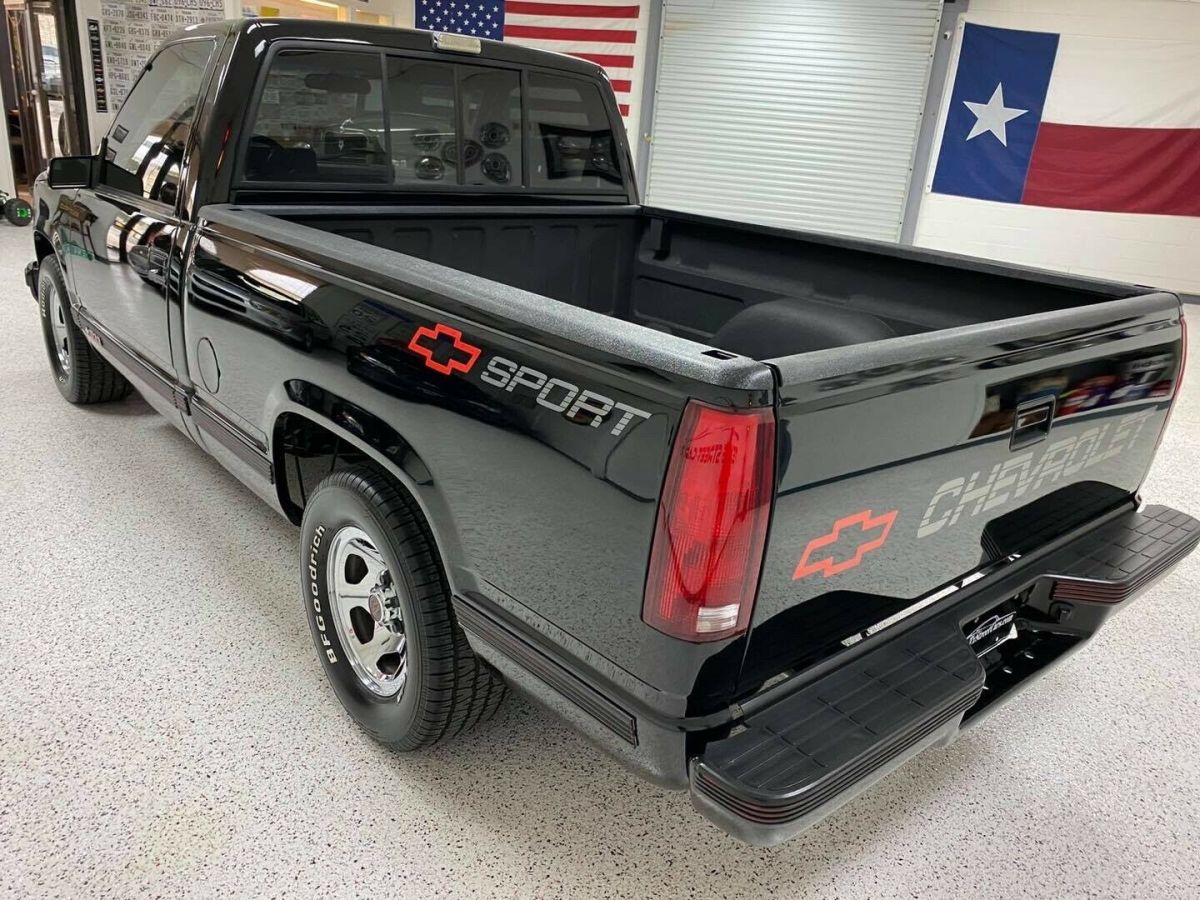 1990 Black Chevrolet Silverado 1500 Standard Cab Pickup
