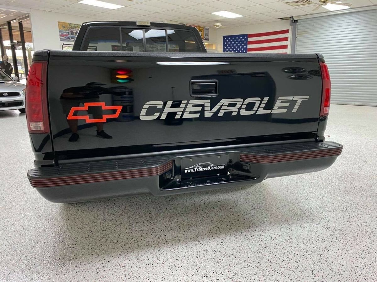 1990 Black Chevrolet Silverado 1500 Standard Cab Pickup