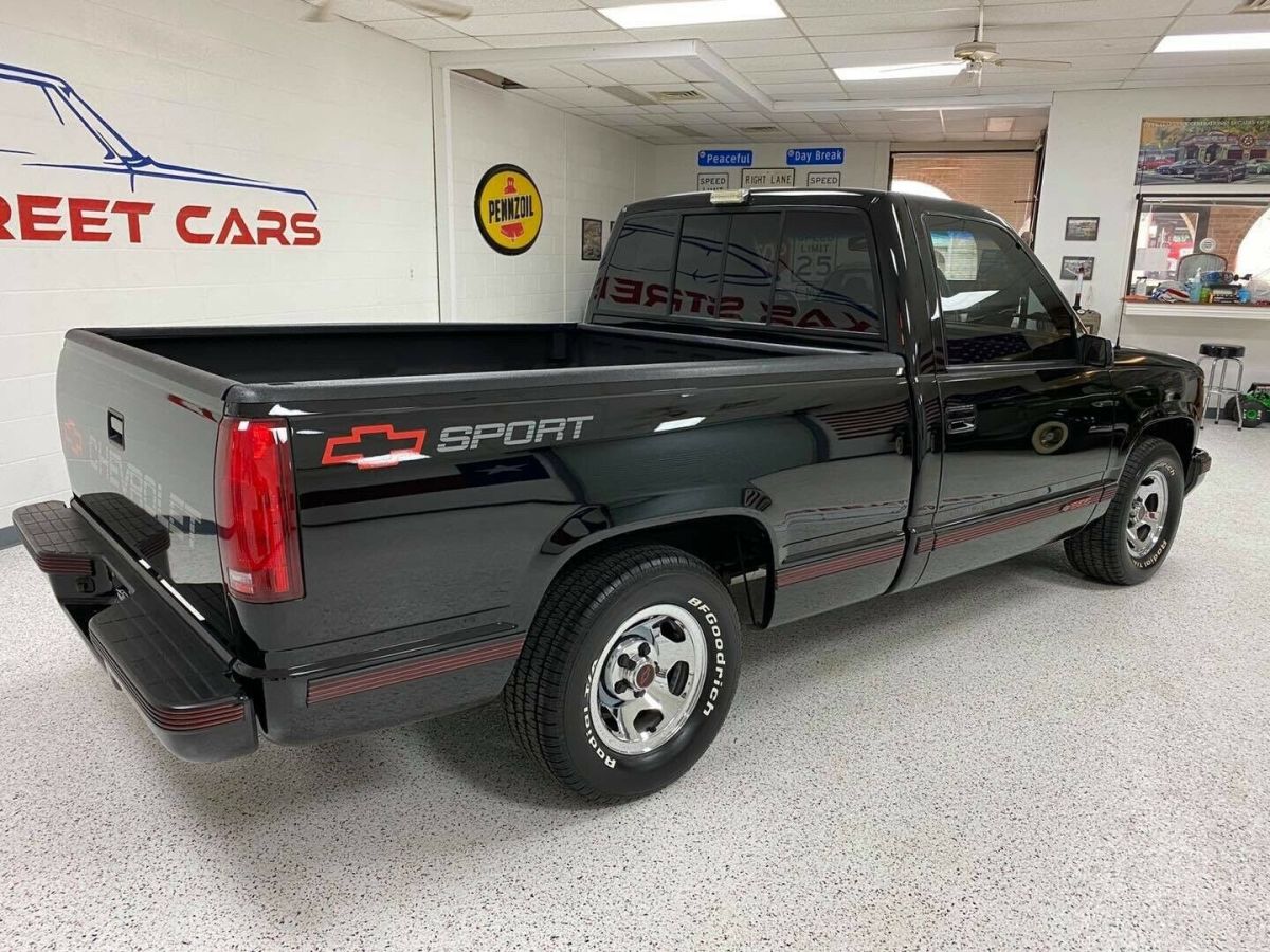 1990 Black Chevrolet Silverado 1500 Standard Cab Pickup