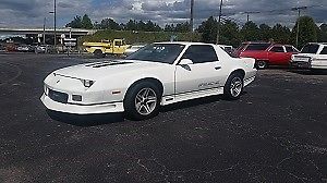 1990 White Chevrolet Camaro --
