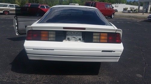 1990 White Chevrolet Camaro --