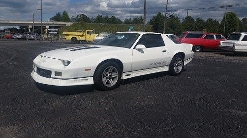 1990 White Chevrolet Camaro --