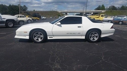 1990 White Chevrolet Camaro --