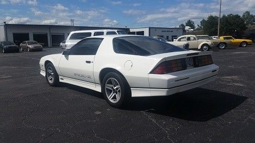 1990 White Chevrolet Camaro --