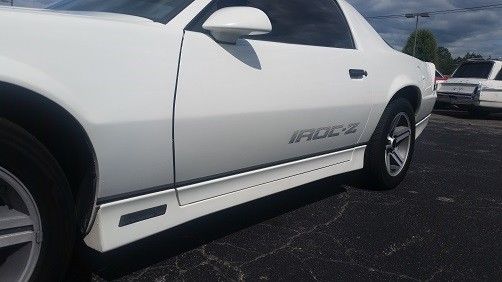 1990 White Chevrolet Camaro --