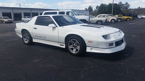 1990 White Chevrolet Camaro --