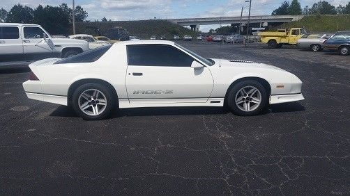 1990 White Chevrolet Camaro --