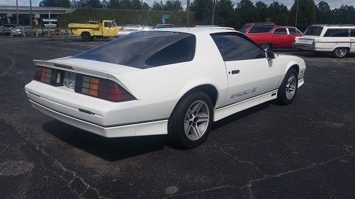 1990 White Chevrolet Camaro --