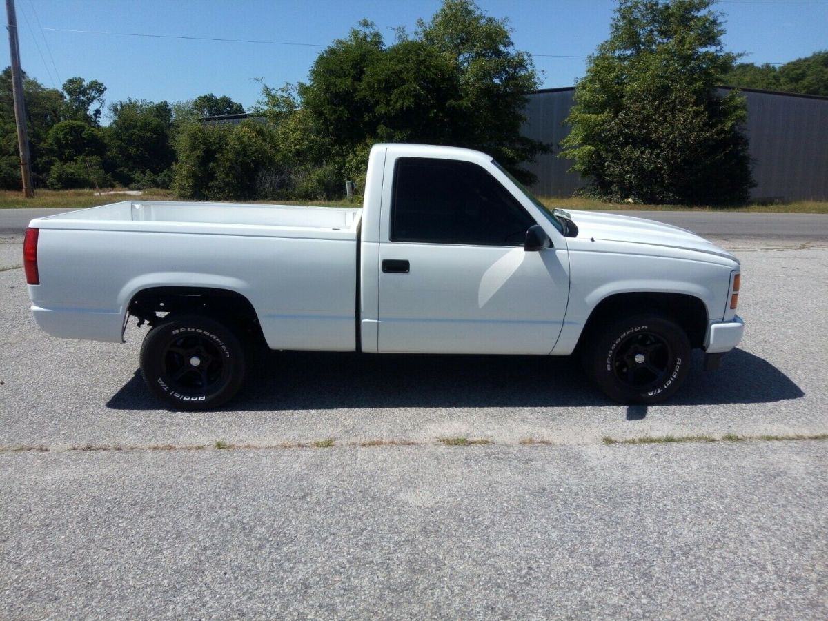 1990 White Chevrolet C/K Pickup 1500 Standard Cab Pickup