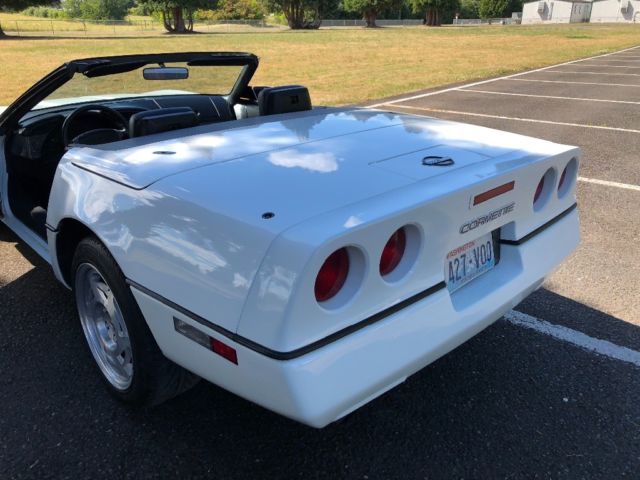 1990 White Chevrolet Corvette Convertible