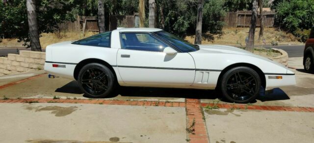 1990 White Chevrolet Corvette Coupe