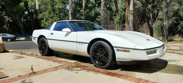 1990 White Chevrolet Corvette Coupe