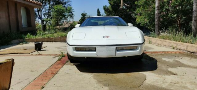 1990 White Chevrolet Corvette Coupe