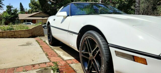 1990 White Chevrolet Corvette Coupe