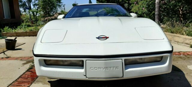 1990 White Chevrolet Corvette Coupe