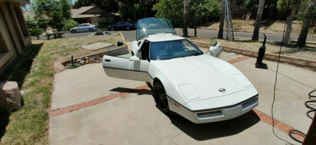 1990 White Chevrolet Corvette Coupe
