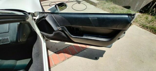 1990 White Chevrolet Corvette Coupe