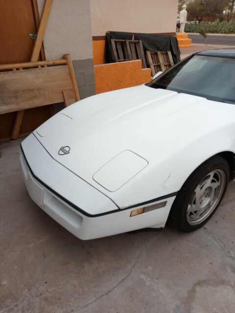 1990 White Chevrolet Corvette Coupe