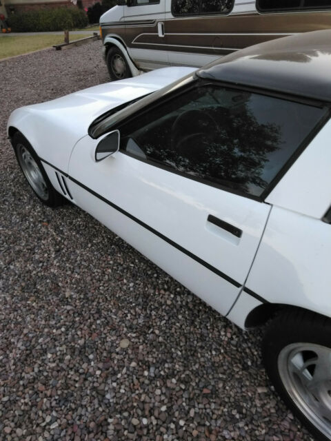 1990 White Chevrolet Corvette Coupe