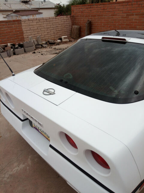 1990 White Chevrolet Corvette Coupe