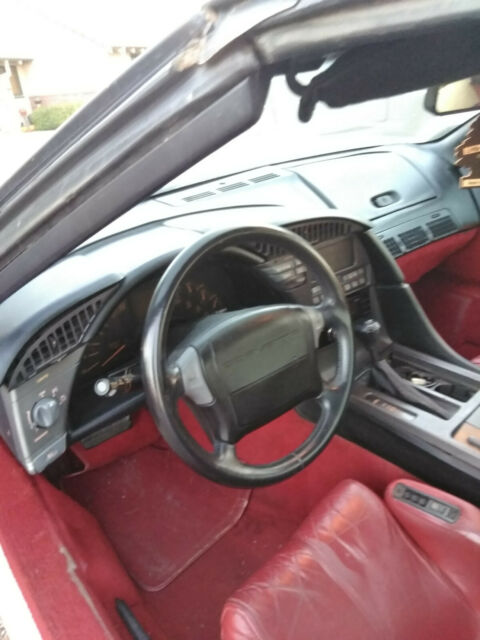 1990 White Chevrolet Corvette Coupe