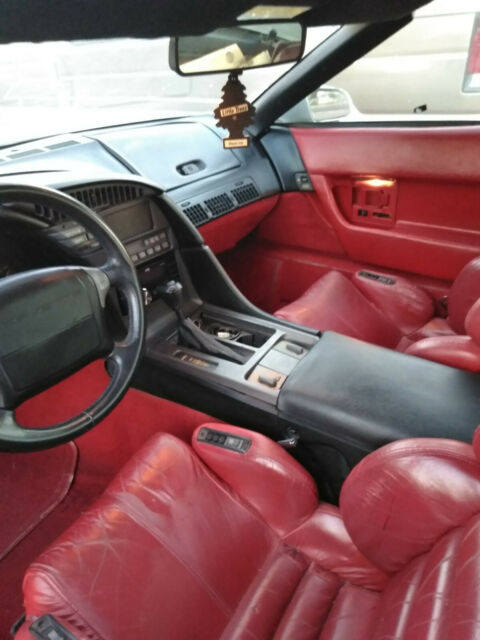 1990 White Chevrolet Corvette Coupe