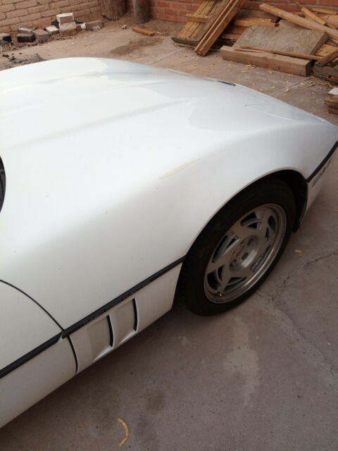 1990 White Chevrolet Corvette Coupe