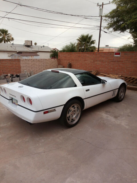 1990 White Chevrolet Corvette Coupe