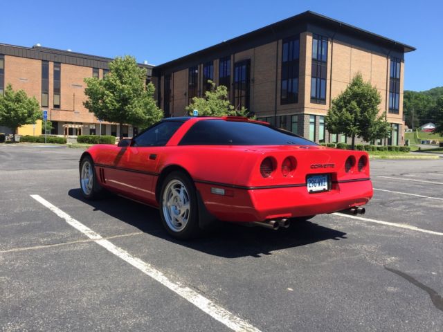 1990 Red Chevrolet Corvette Coupe