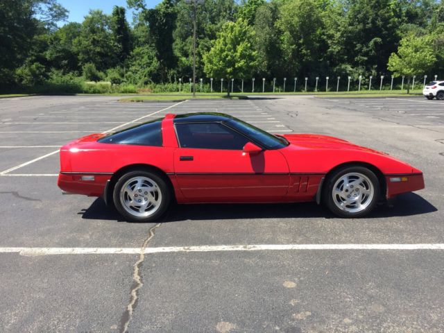 1990 Red Chevrolet Corvette Coupe