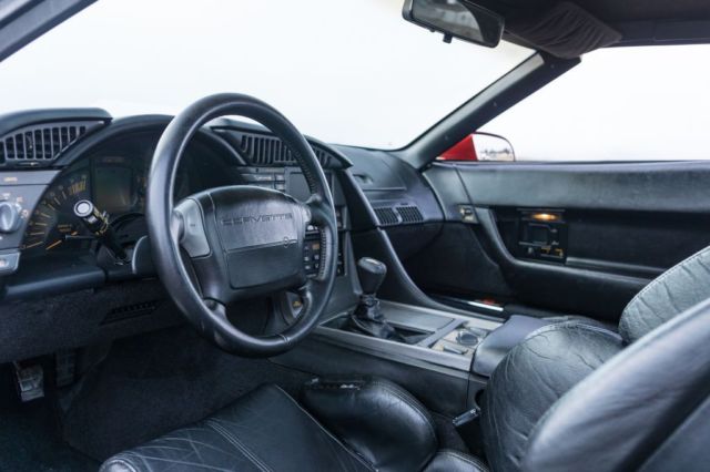 1990 Red Chevrolet Corvette --