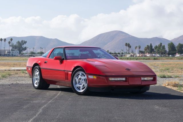 1990 Red Chevrolet Corvette --