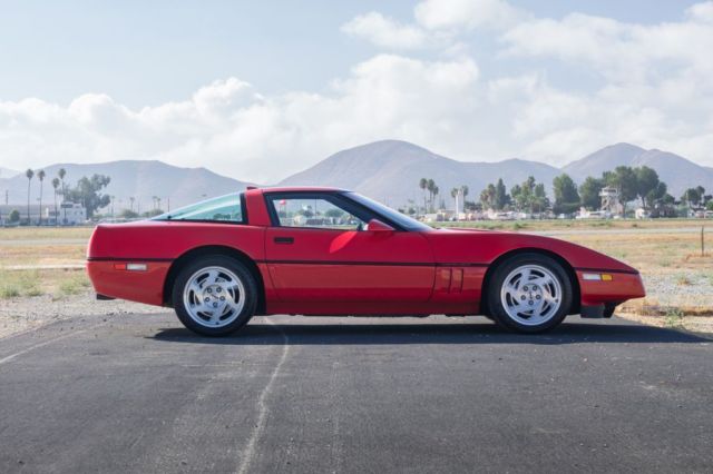 1990 Red Chevrolet Corvette --