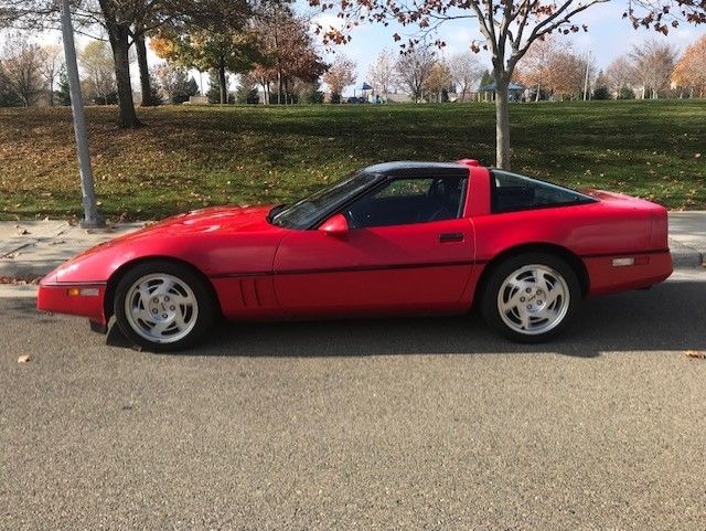 1990 Red Chevrolet Corvette Coupe