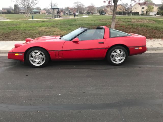1990 Red Chevrolet Corvette Coupe