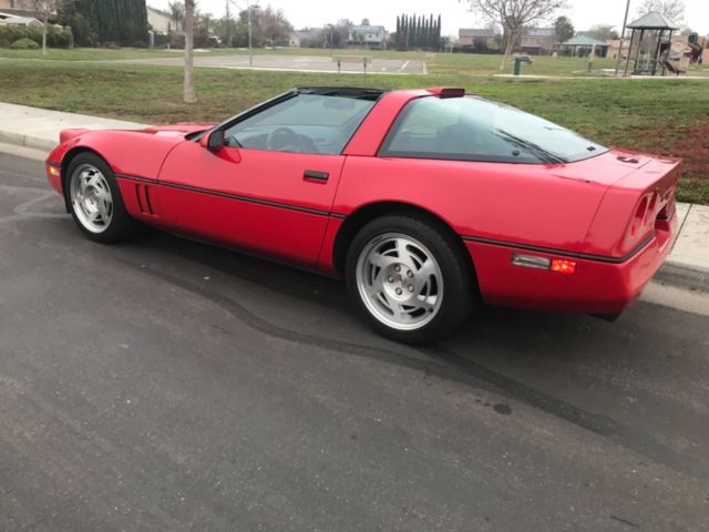 1990 Red Chevrolet Corvette Coupe