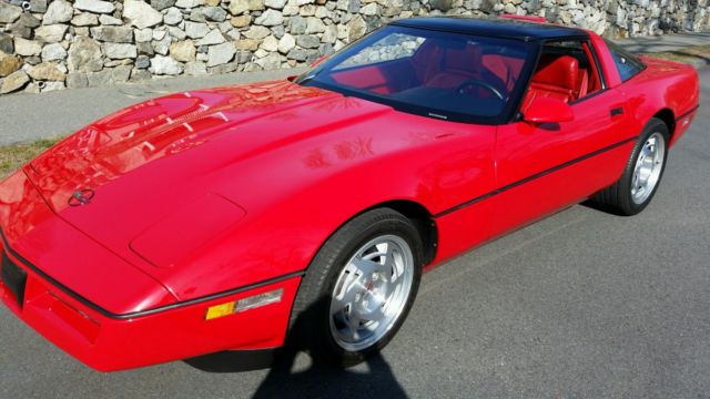 1990 Red Chevrolet Corvette Coupe