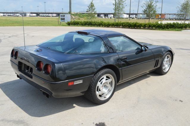 1990 Black Chevrolet Corvette --