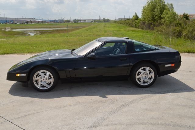 1990 Black Chevrolet Corvette --