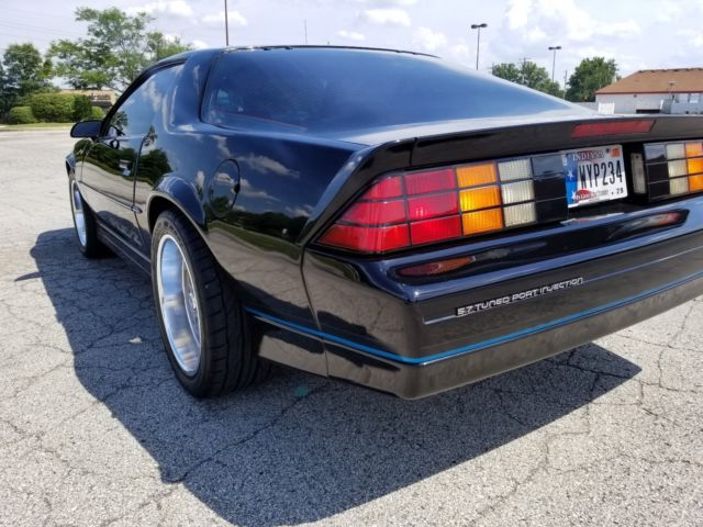 1990 Black Chevrolet Camaro Coupe