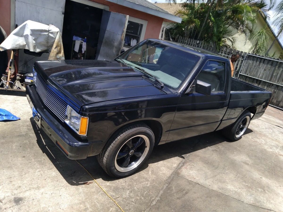 1990 Black Chevrolet S10 Pickup