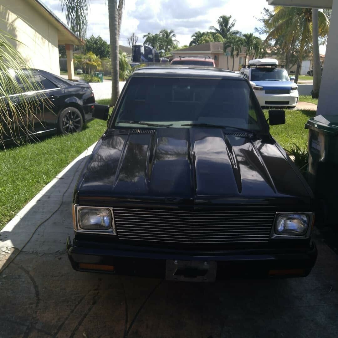 1990 Black Chevrolet S10 Pickup