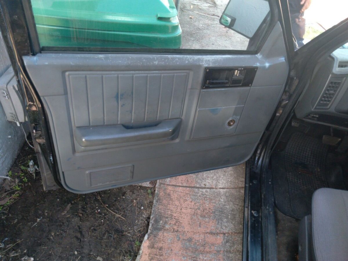 1990 Black Chevrolet S10 Pickup