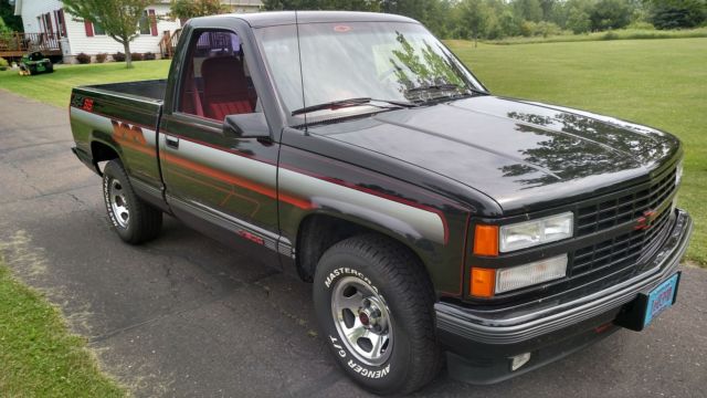 1990 Black Chevrolet Silverado 1500 Standard Cab Pickup